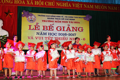 Trường mầm non Tài Hoa bế giảng năm học 2016-2017 và đón tết thiếu nhi 1-6.